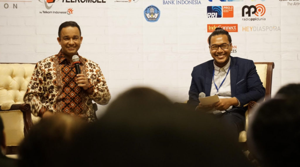 Anies Baswedan (Mendikbud) dan Benni Yusriza (Koordinator Umum PPI Swedia) dalam sesi dialog dengan Menteri Pendidikan dan Budaya