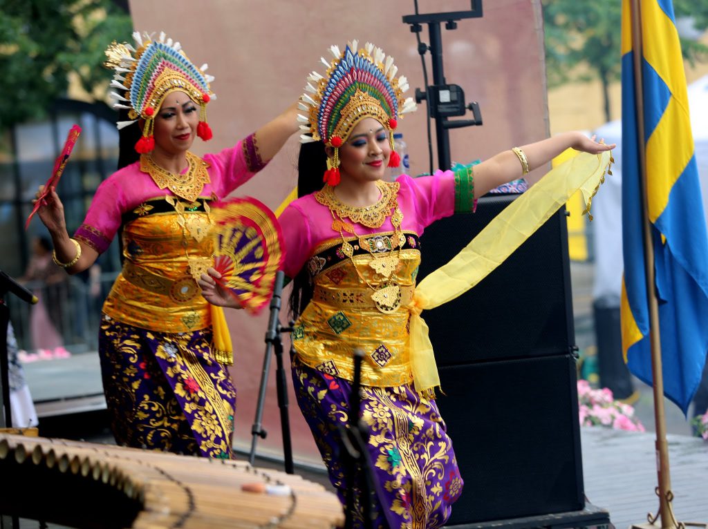 Grup menari Ina Dance