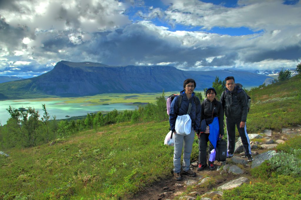Steve, Ela dan Tuan